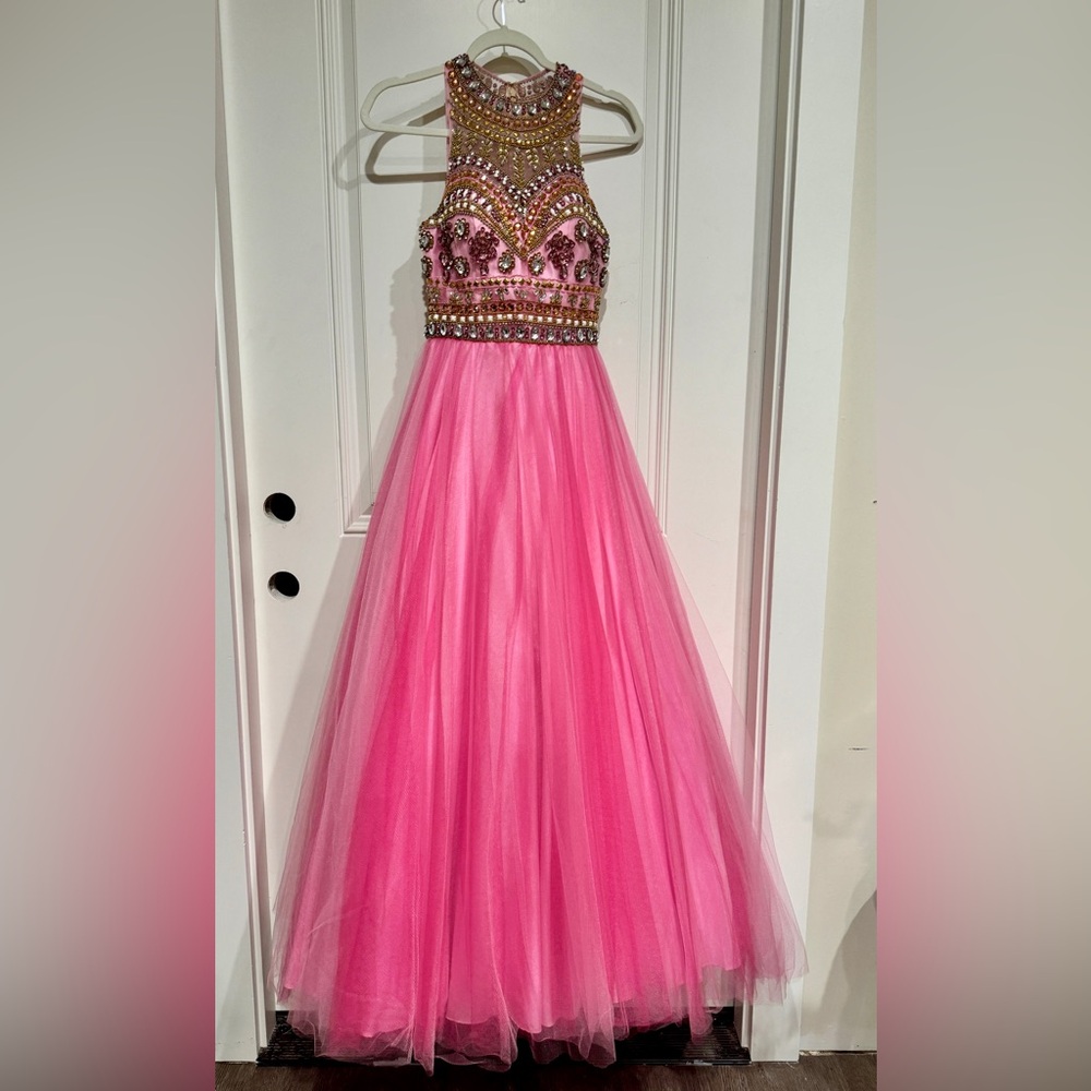 Panoply pink gown, Size 4, no stones are missing & no snags in the tulle